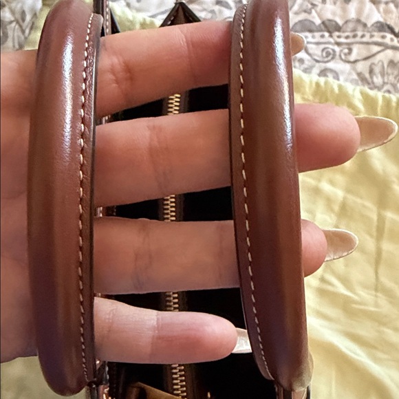 Burberry archive beige all baby tittle handbag. - Picture 3 of 15